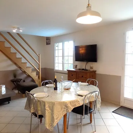 La Palmyre - Maison Mitoyenne En Pierres - Avec Piscine Privee *